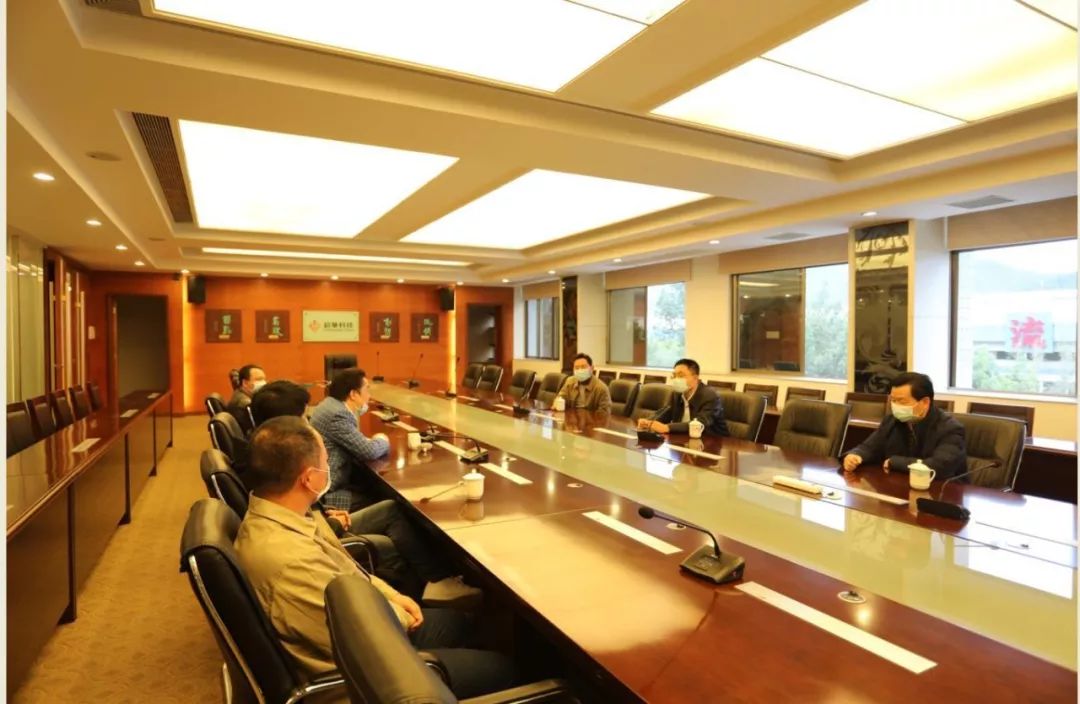 梅州市副市長、梅縣區(qū)委書記吳澤桐視察指導超華科技疫情防控工作